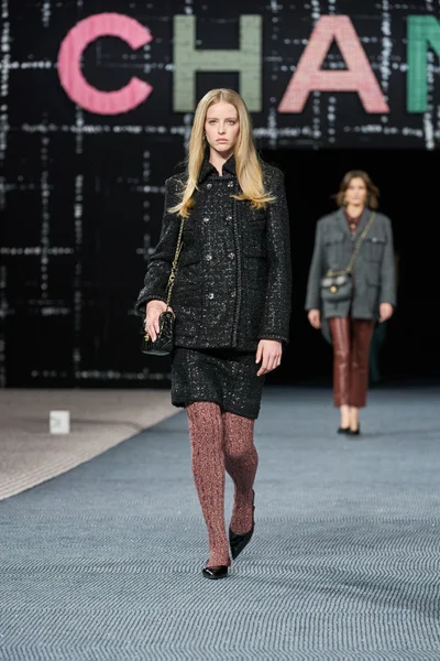Look 49